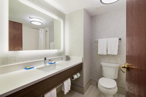 Holiday Inn Express Plymouth image 12