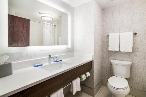 Holiday Inn Express Plymouth image 13