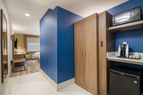 Holiday Inn Express Plymouth image 15