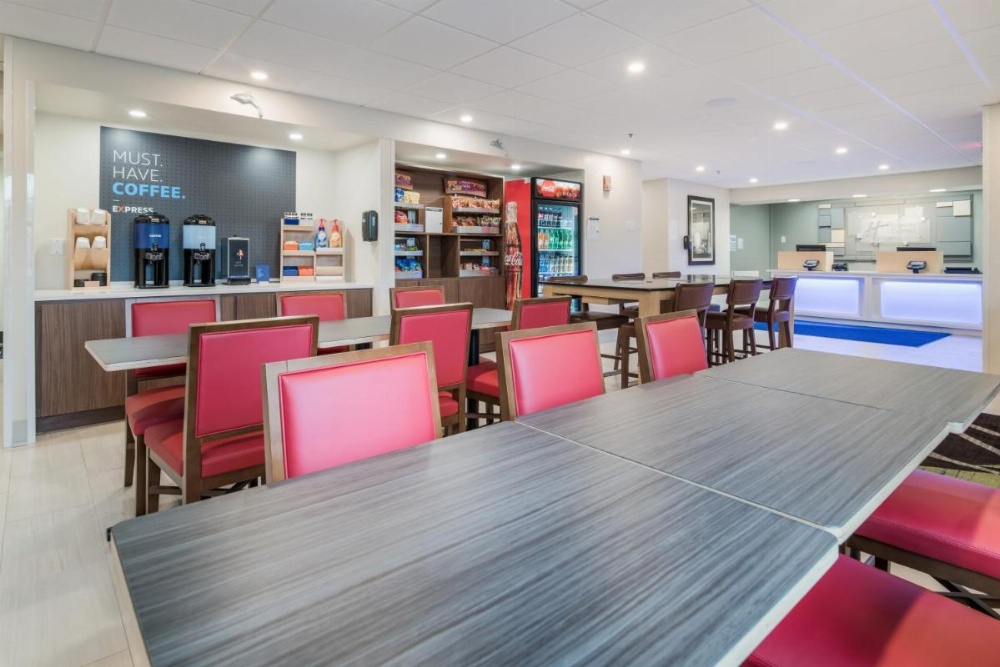 Holiday Inn Express Plymouth Image 26