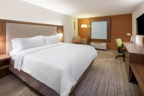 Holiday Inn Express Plymouth image 3