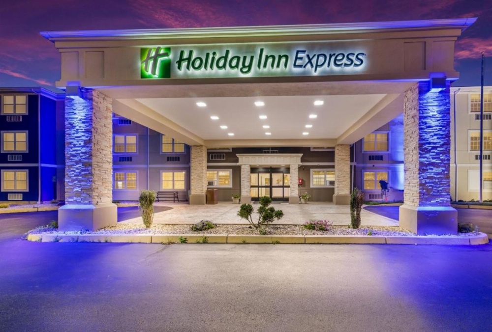 Holiday Inn Express Plymouth Image 38