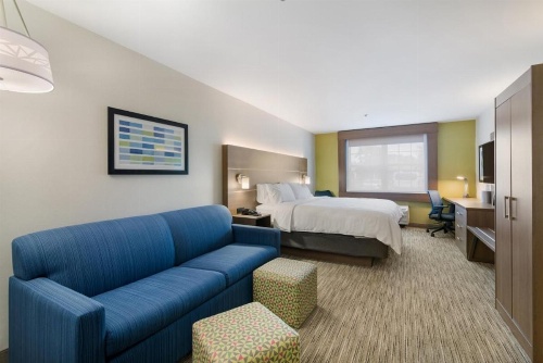 Holiday Inn Express Plymouth image 42