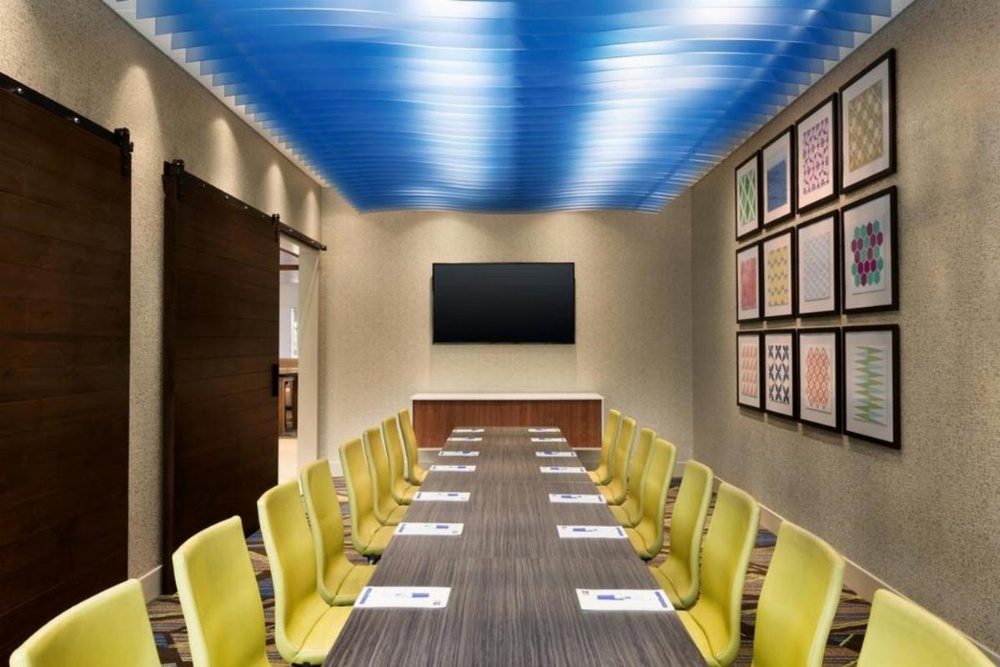 Holiday Inn Express Plymouth Image 6